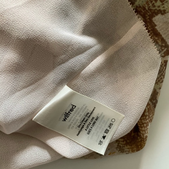 Aritzia Wilfred Talence off the shoulder blouse - Picture 8 of 8